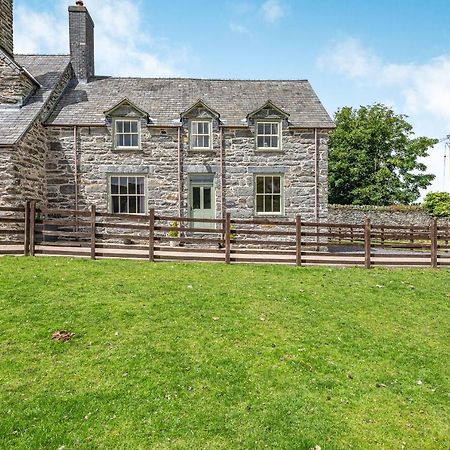 Waedog Bach Villa Llanfor Exterior photo