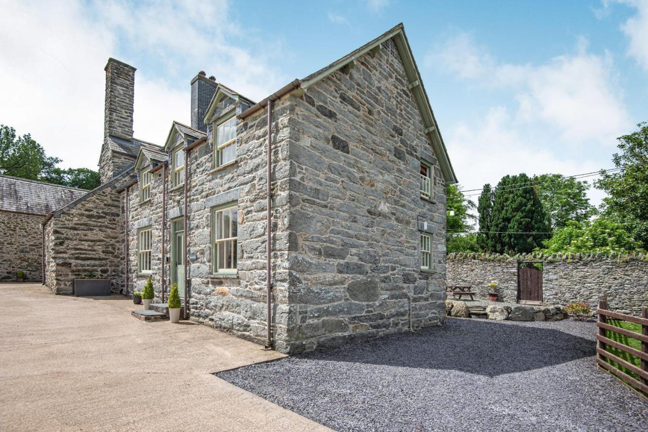 Waedog Bach Villa Llanfor Exterior photo